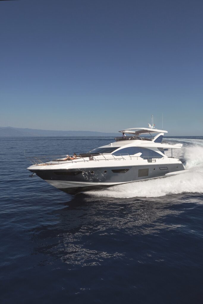 Azimut 83