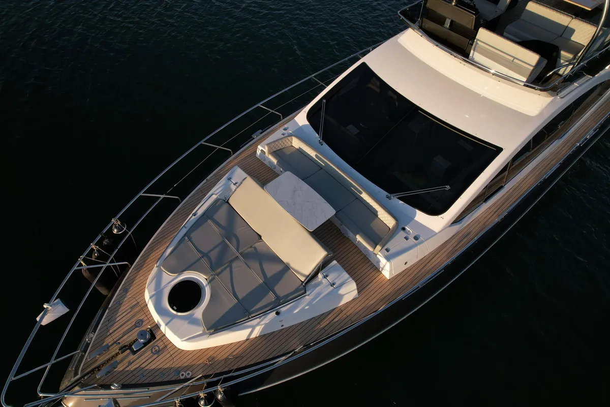 D_NQ_NP_2X_769782-MLB81303071826_122024-F-schaefer-yachts-660